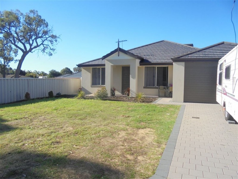 8 Regina Gardens, Greenfields WA 6210