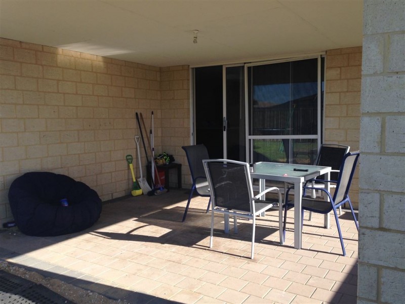 8 Regina Gardens, Greenfields WA 6210