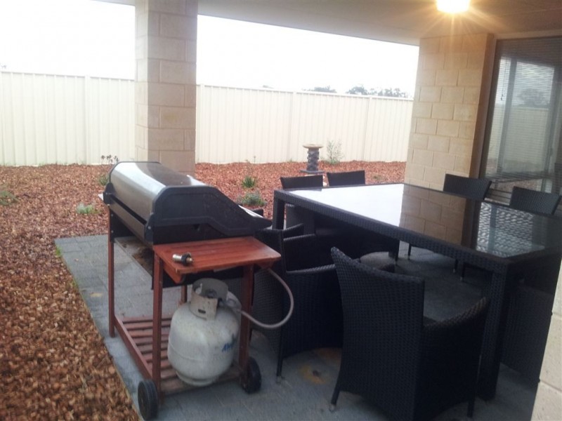 56 Highcliffe Circle, Lakelands WA 6180