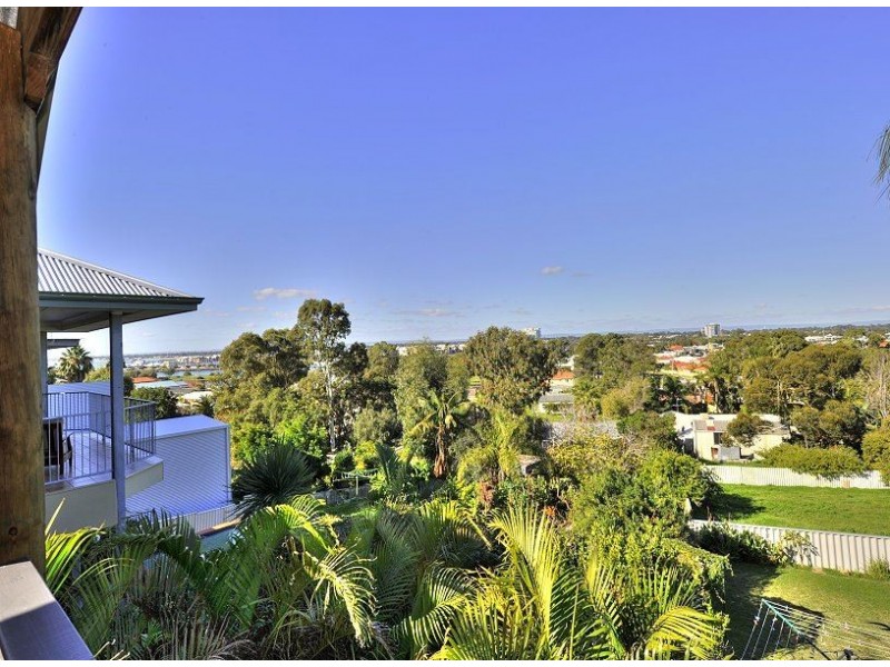 11 Wicklow Street, Halls Head WA 6210