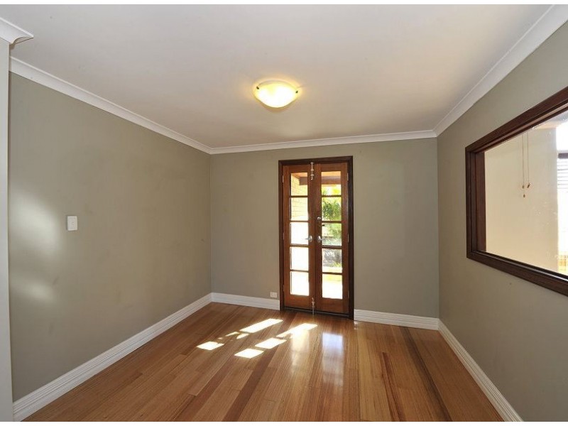 11 Wicklow Street, Halls Head WA 6210