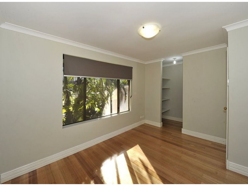 11 Wicklow Street, Halls Head WA 6210