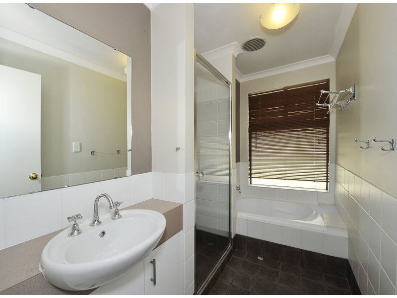 11 Wicklow Street, Halls Head WA 6210