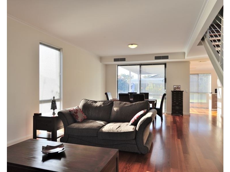 6 Arcot Court, Meadow Springs WA 6210