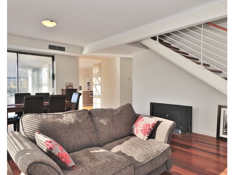 6 Arcot Court, Meadow Springs WA 6210