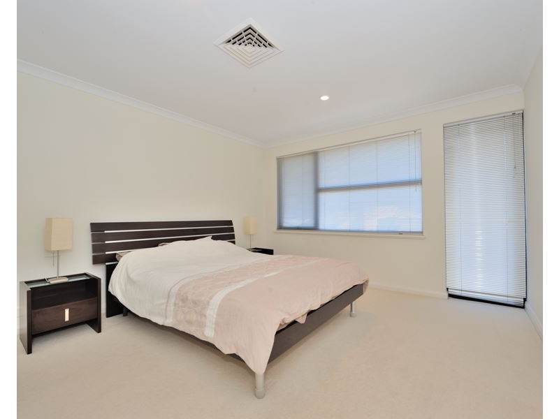 6 Arcot Court, Meadow Springs WA 6210