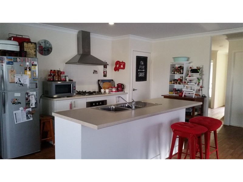 56 Highcliffe Circle, Lakelands WA 6180