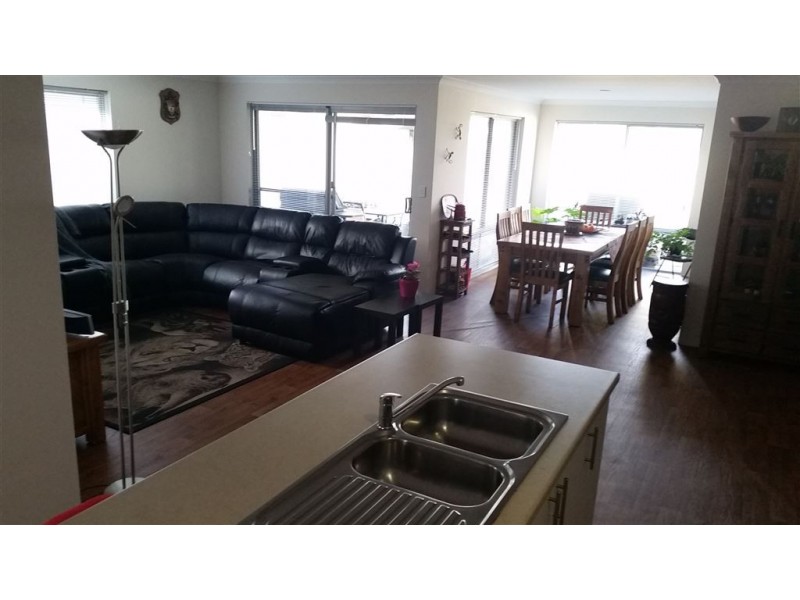 56 Highcliffe Circle, Lakelands WA 6180