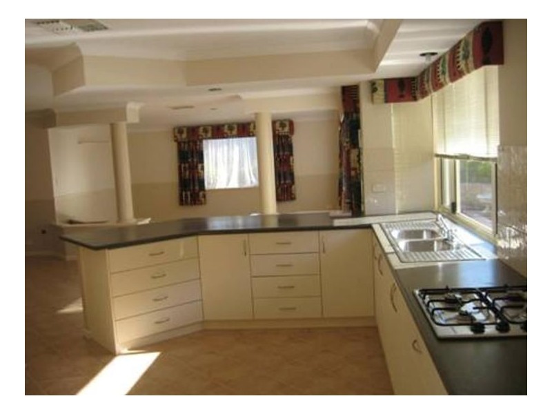 14 Malibu Point, Halls Head WA 6210