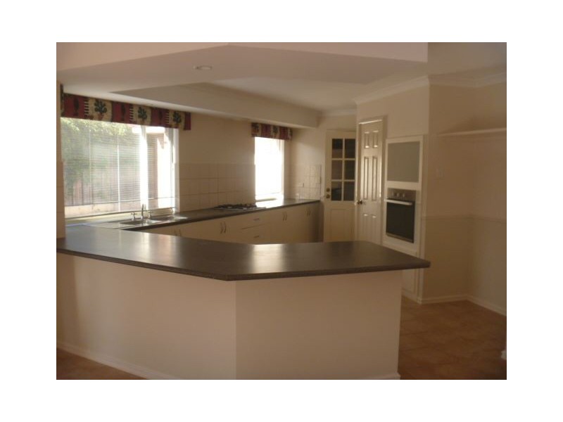 14 Malibu Point, Halls Head WA 6210