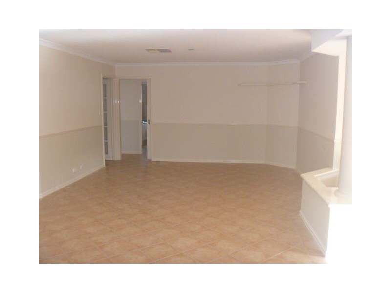 14 Malibu Point, Halls Head WA 6210