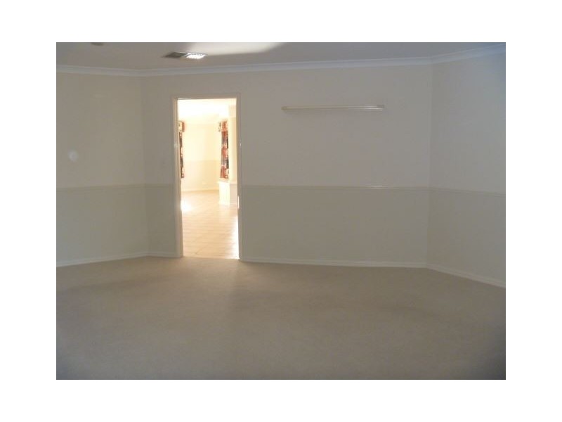 14 Malibu Point, Halls Head WA 6210