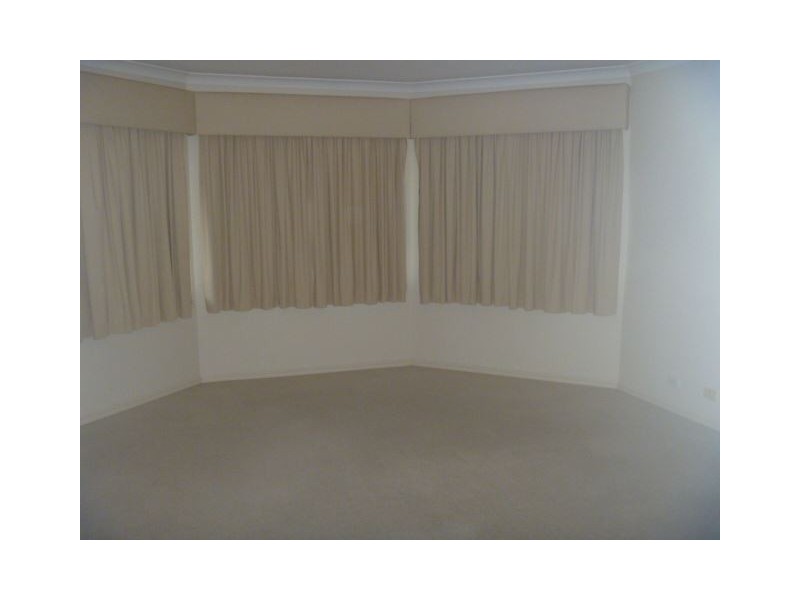 14 Malibu Point, Halls Head WA 6210