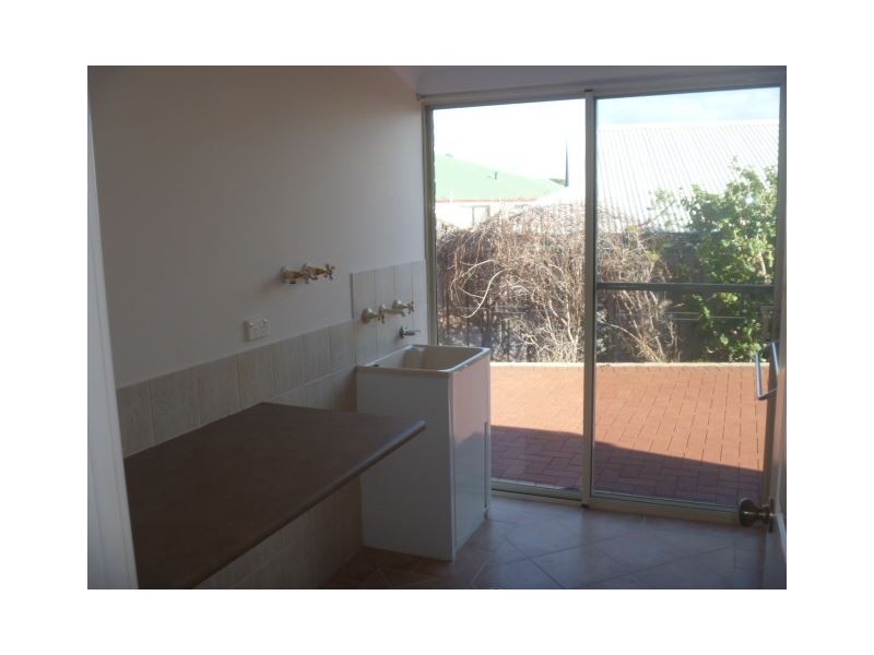 14 Malibu Point, Halls Head WA 6210