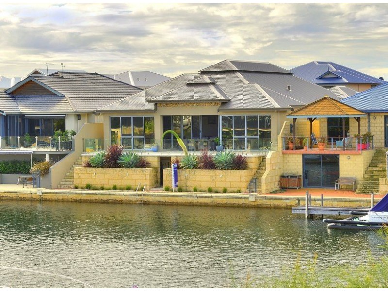 16 Ragamuffin Point, Halls Head WA 6210