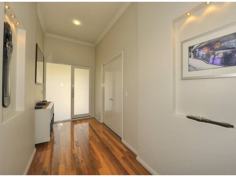 16 Ragamuffin Point, Halls Head WA 6210