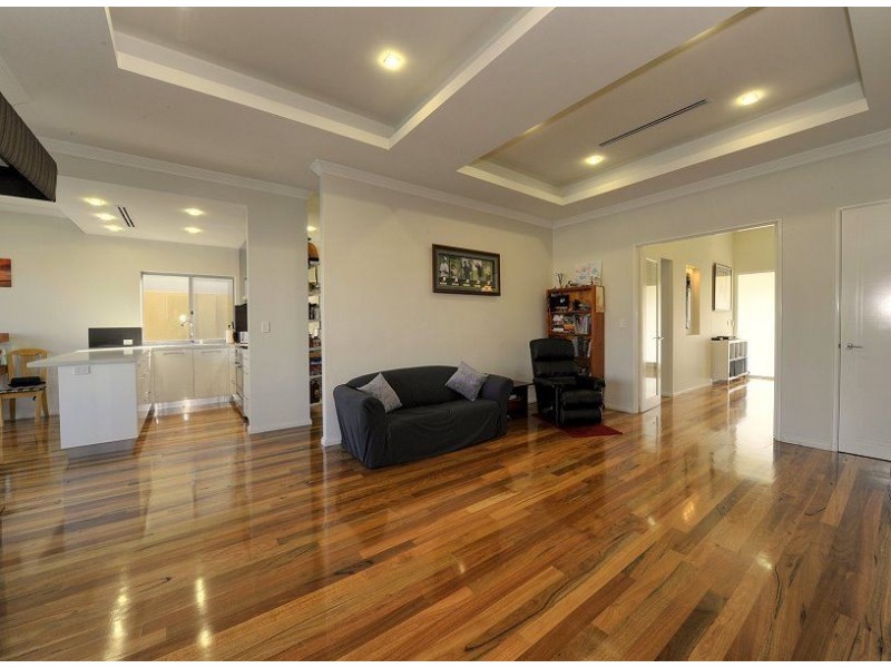 16 Ragamuffin Point, Halls Head WA 6210
