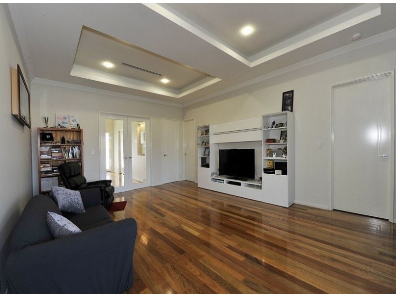 16 Ragamuffin Point, Halls Head WA 6210