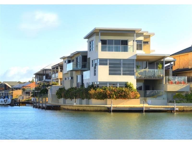 11 Nyari Court, Halls Head WA 6210