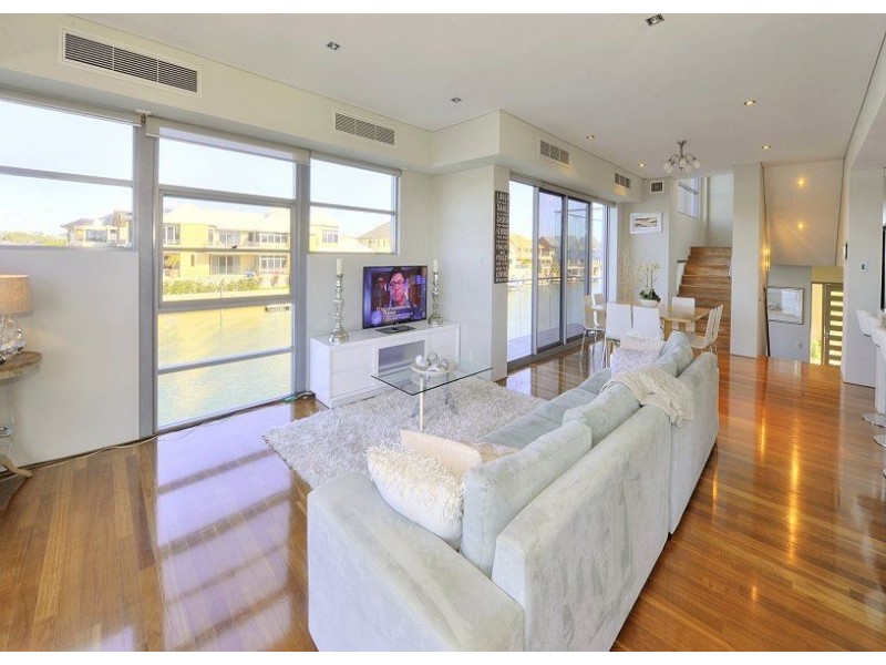 11 Nyari Court, Halls Head WA 6210