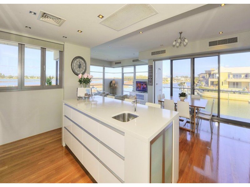 11 Nyari Court, Halls Head WA 6210