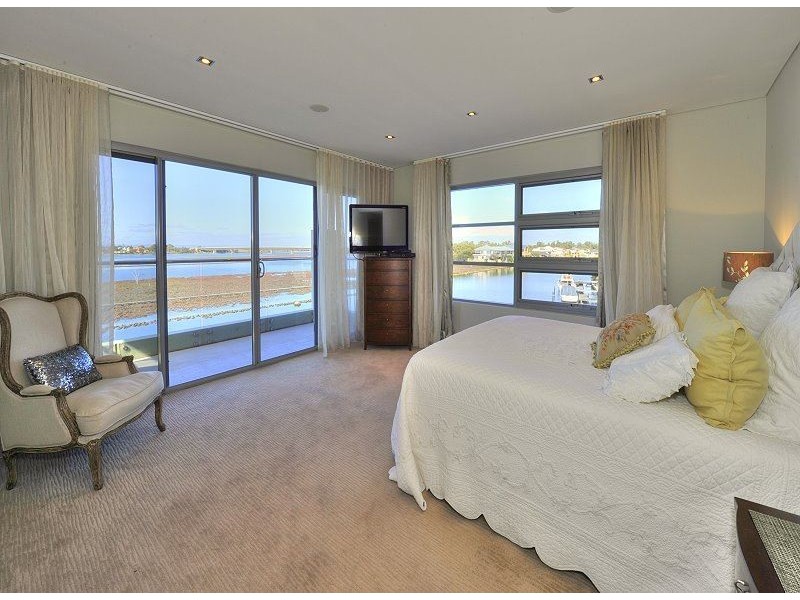 11 Nyari Court, Halls Head WA 6210