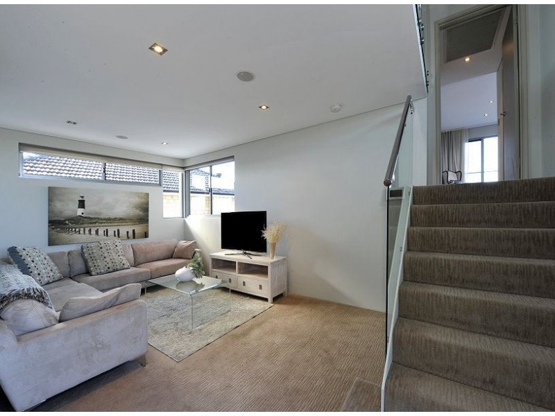 11 Nyari Court, Halls Head WA 6210