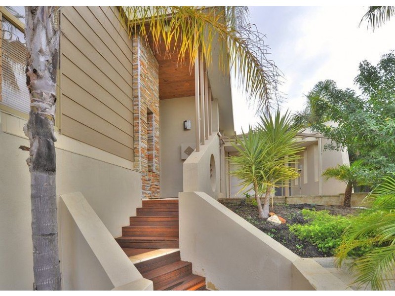 8 Barkley Place, Halls Head WA 6210