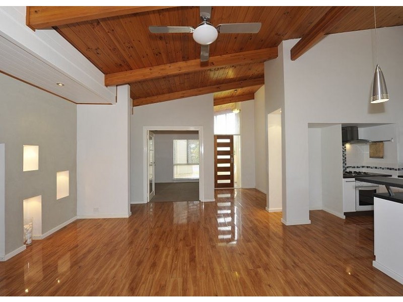 8 Barkley Place, Halls Head WA 6210