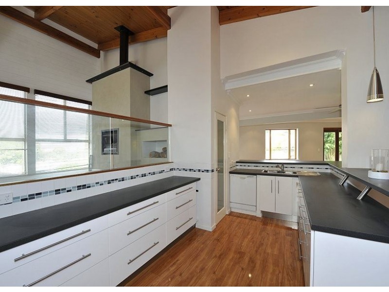 8 Barkley Place, Halls Head WA 6210