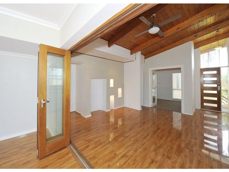 8 Barkley Place, Halls Head WA 6210