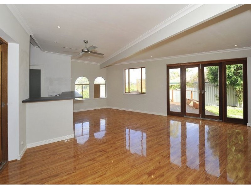 8 Barkley Place, Halls Head WA 6210