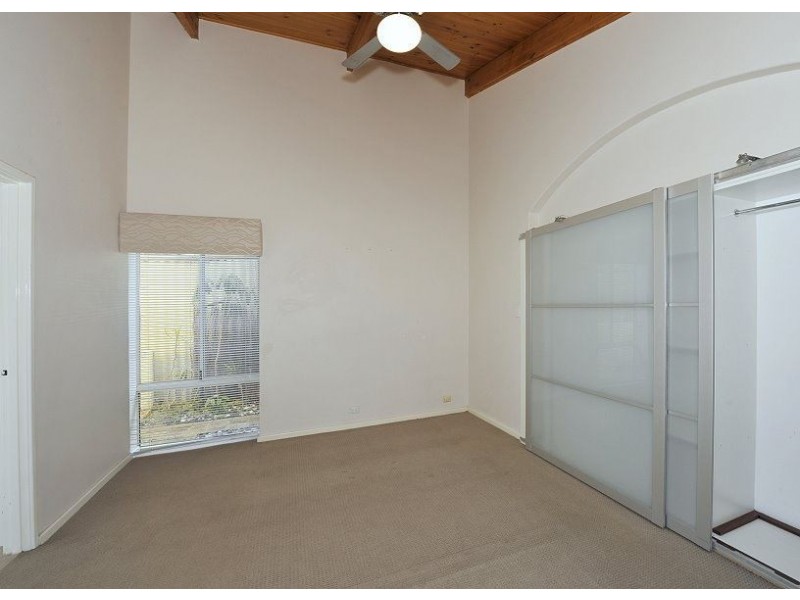 8 Barkley Place, Halls Head WA 6210