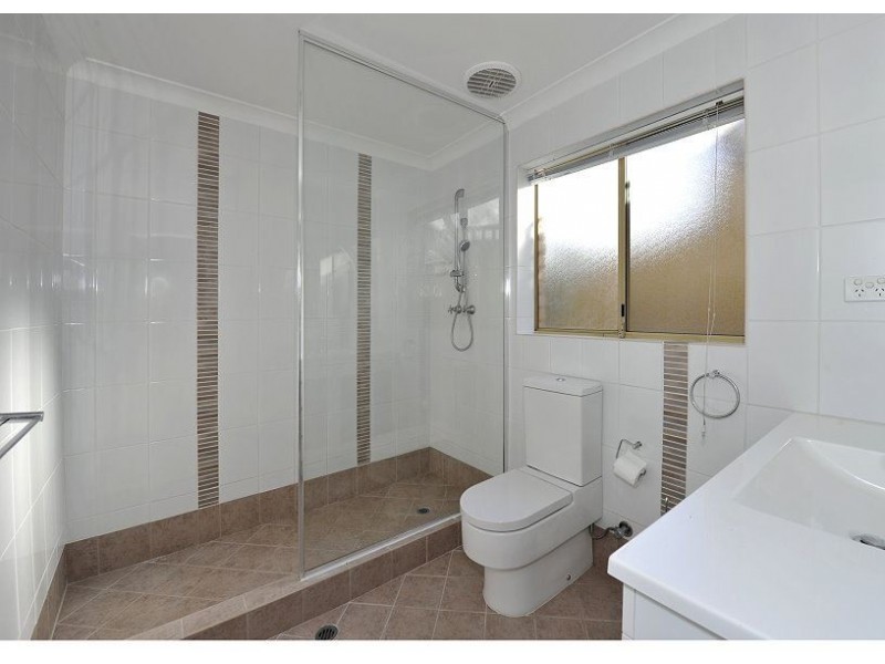8 Barkley Place, Halls Head WA 6210