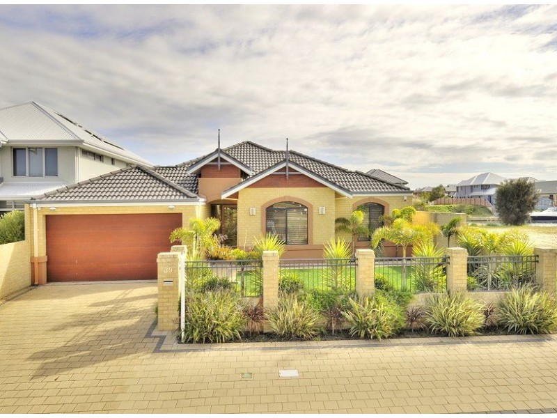 39 Leisure Way, Halls Head WA 6210