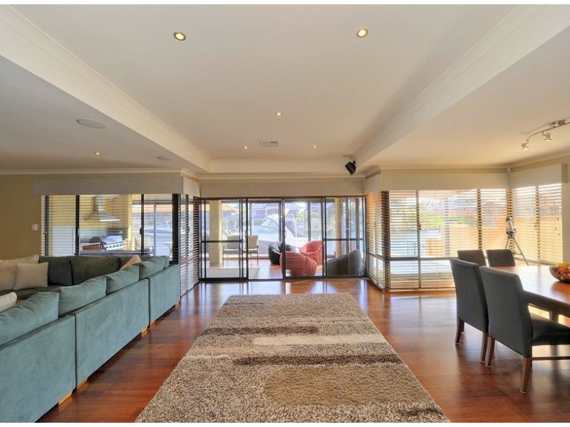 39 Leisure Way, Halls Head WA 6210