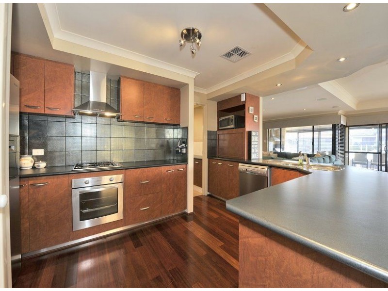 39 Leisure Way, Halls Head WA 6210