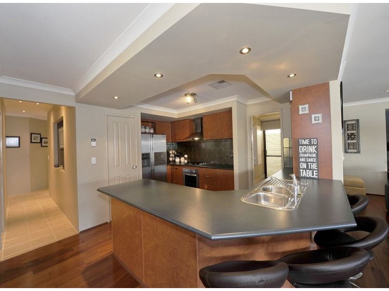 39 Leisure Way, Halls Head WA 6210