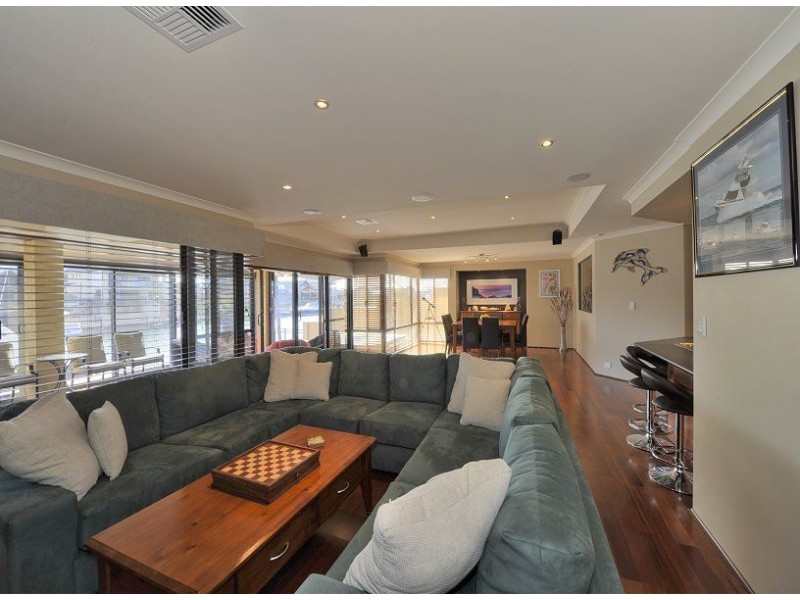 39 Leisure Way, Halls Head WA 6210