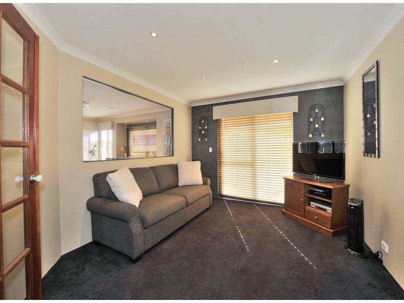 39 Leisure Way, Halls Head WA 6210