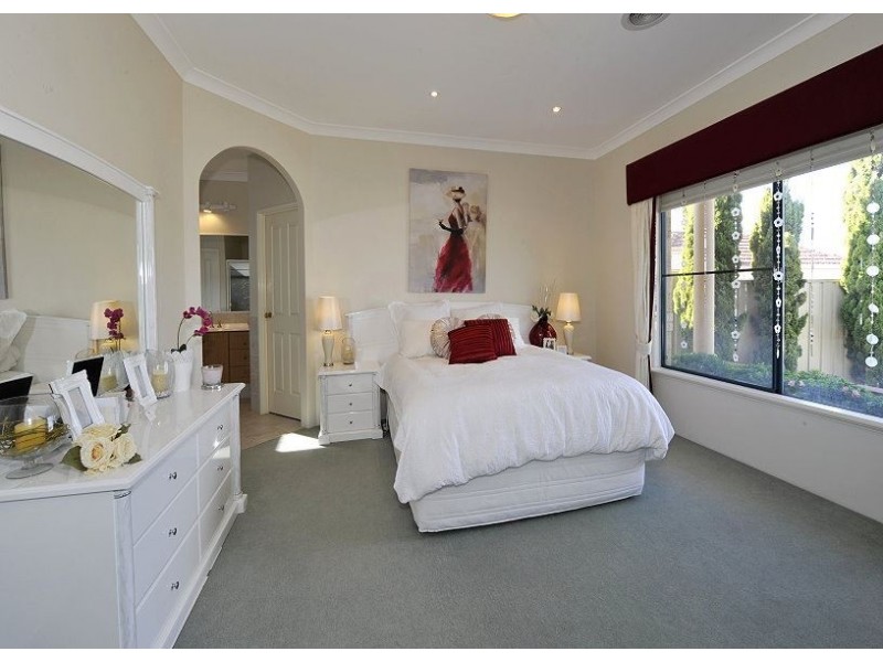 6 Pinnace Court, Halls Head WA 6210