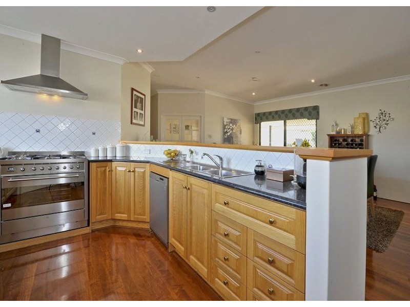 6 Pinnace Court, Halls Head WA 6210