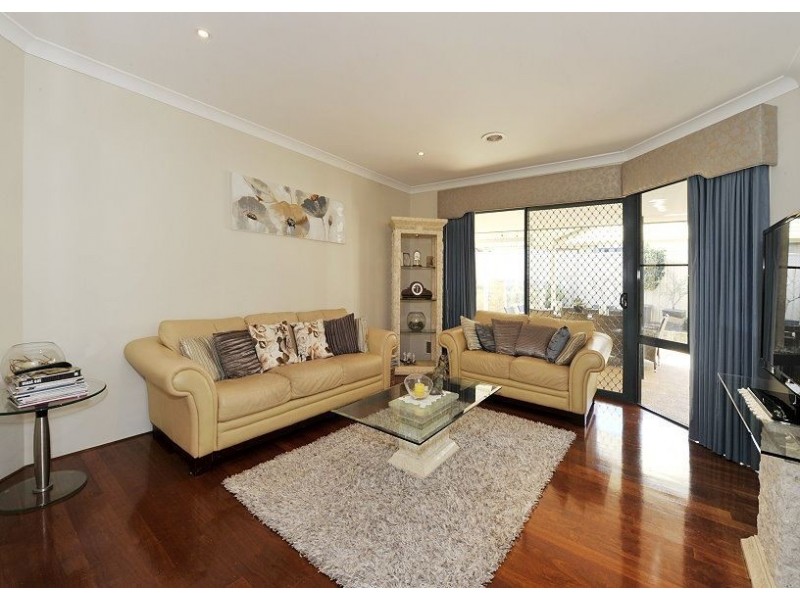 6 Pinnace Court, Halls Head WA 6210