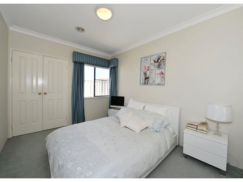 6 Pinnace Court, Halls Head WA 6210