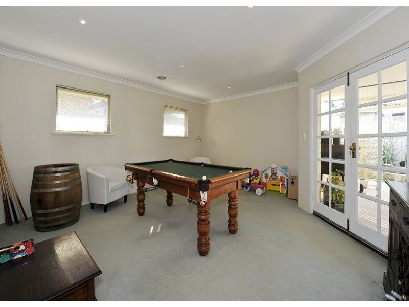 6 Pinnace Court, Halls Head WA 6210