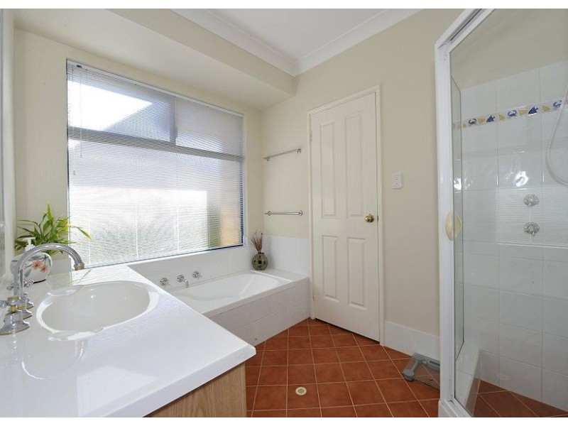 6 Pinnace Court, Halls Head WA 6210