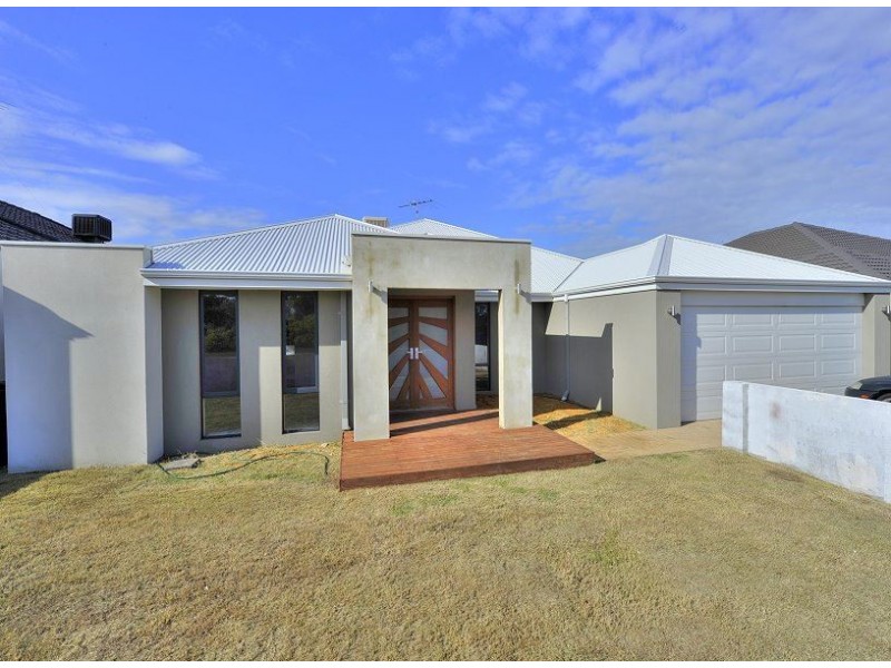 307 Peelwood Parade, Halls Head WA 6210