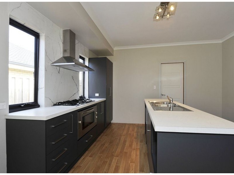 307 Peelwood Parade, Halls Head WA 6210