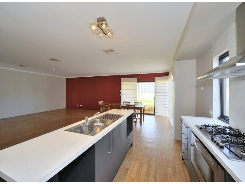 307 Peelwood Parade, Halls Head WA 6210