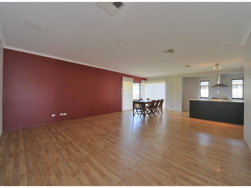 307 Peelwood Parade, Halls Head WA 6210